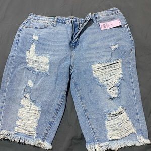 Distressed Bermuda shorts